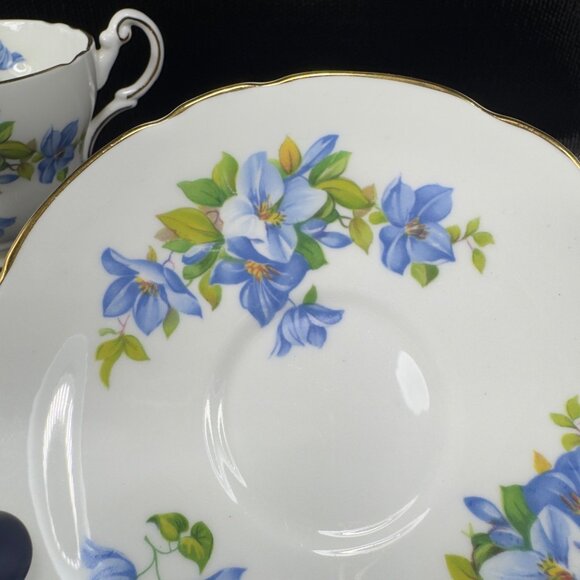 Vintage Regency Teacup Saucer Set Blue Flowers Clematis Bone China England VTG - Picture 14 of 14